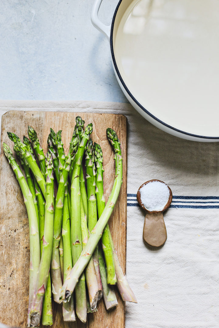 ingredients needed to make blanched asparagus