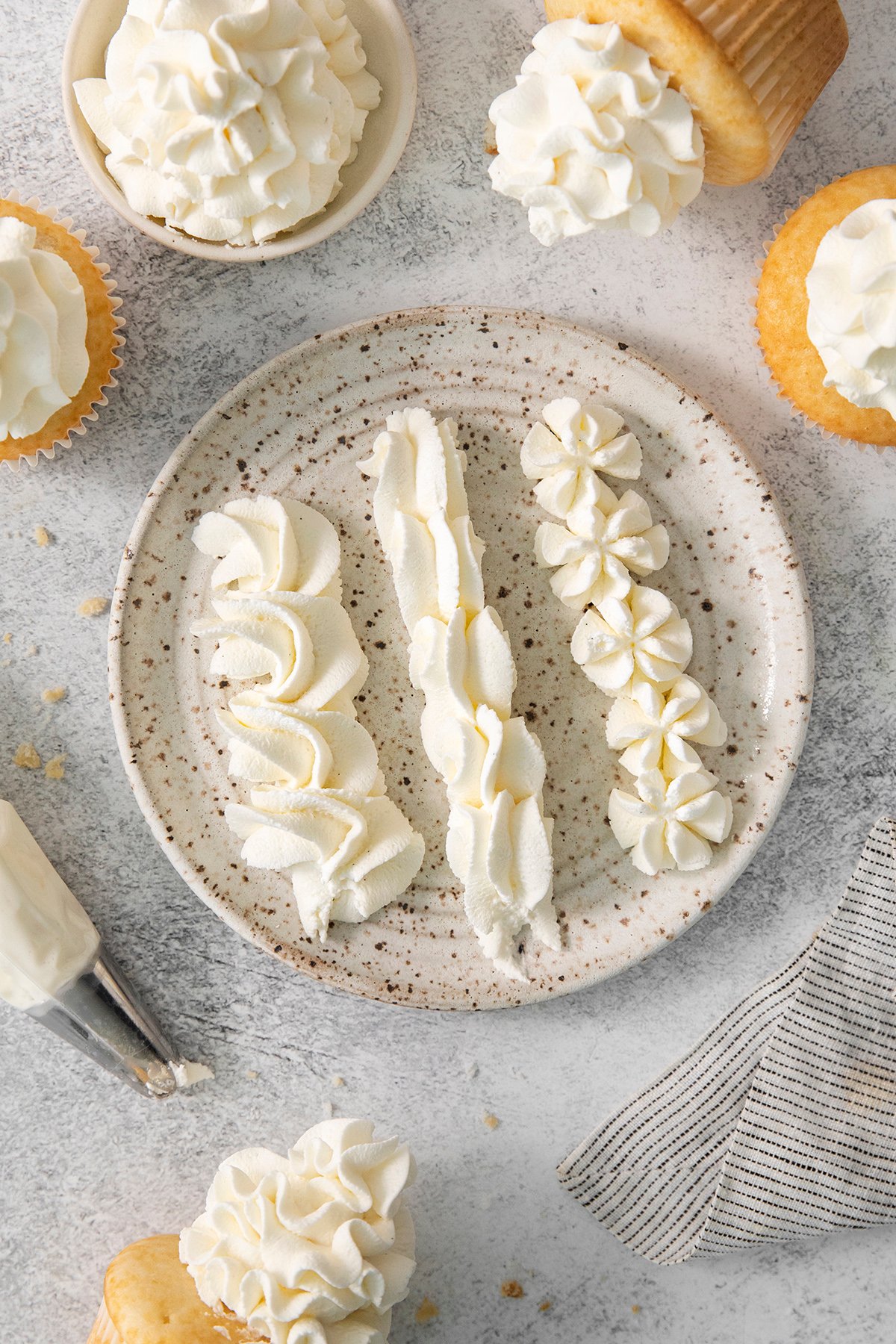 DecoratingwithStabilizedWhippedCream Good Life Eats