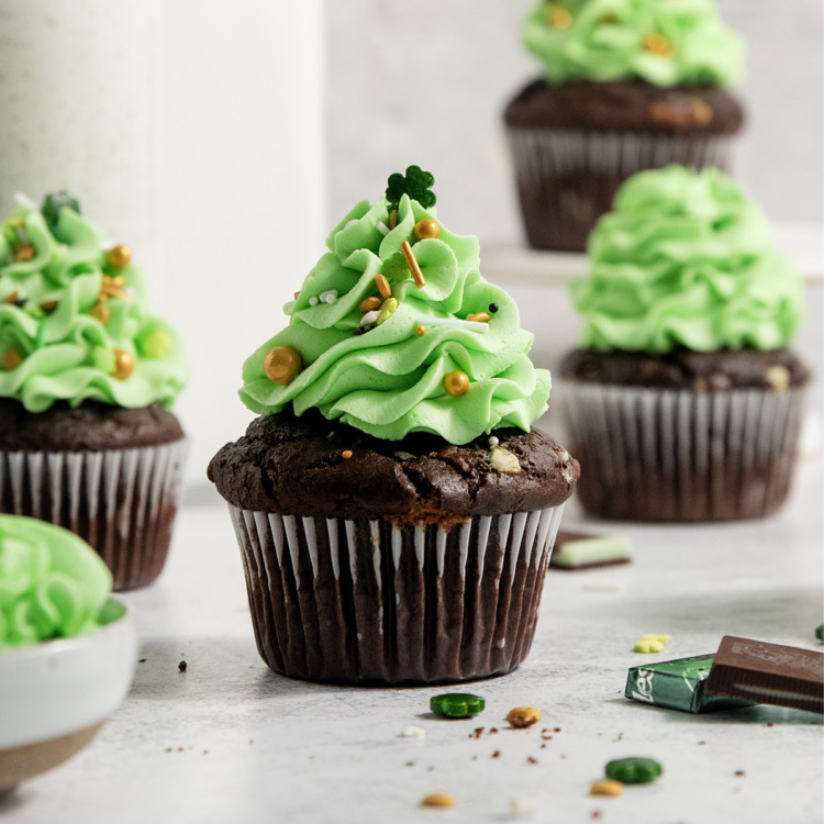 chocolate mint cupcakes with green frosting for a st patrick's day dessert recipe