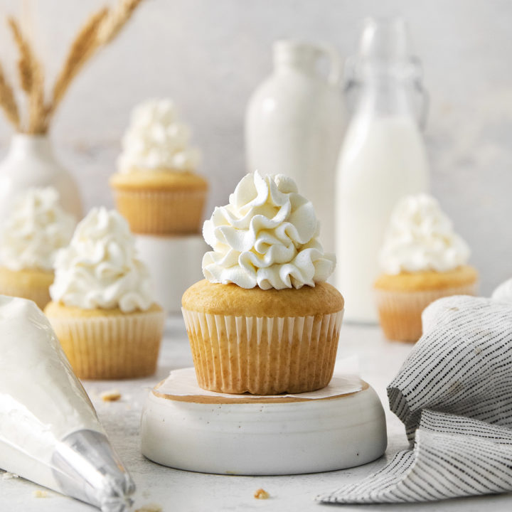 cupcakes decorated with gelatin stabilized whipped cream