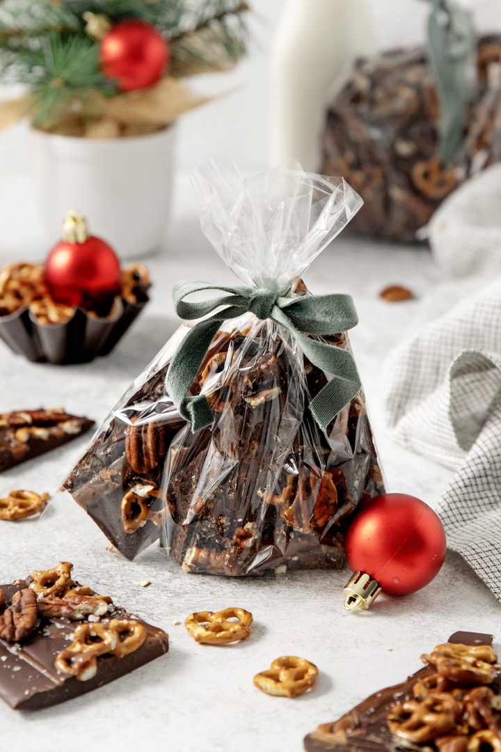 photo showing an example of how to package this pretzel bark recipe for gifts