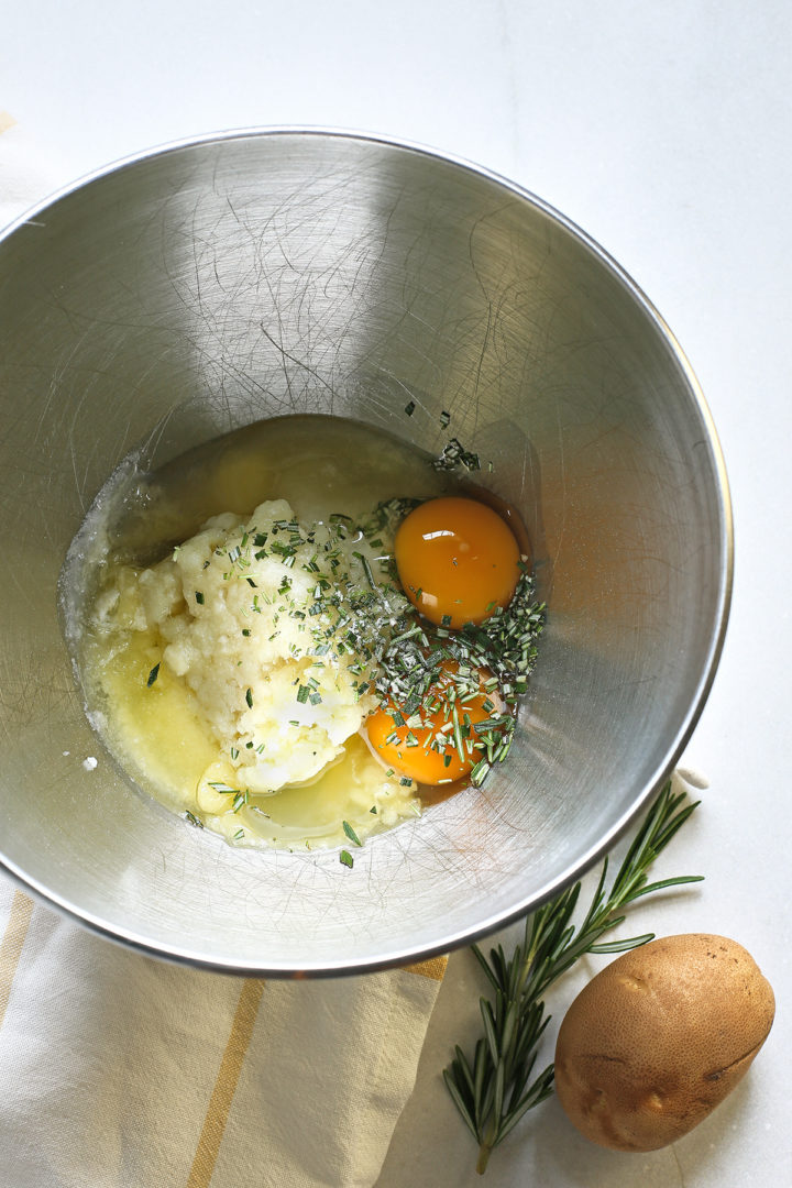 making dough for potato rolls (recipe)