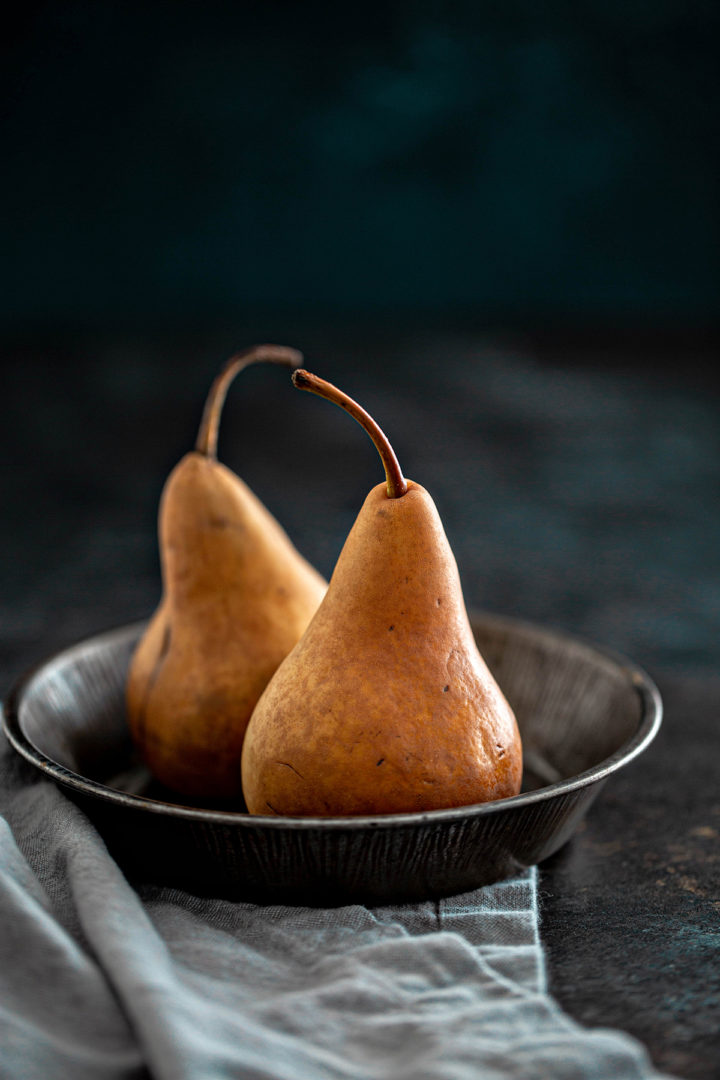 two fresh pears to use to make pear sauce