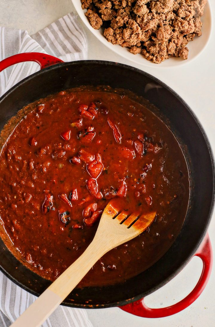 how to make a chili recipe with ground beef	