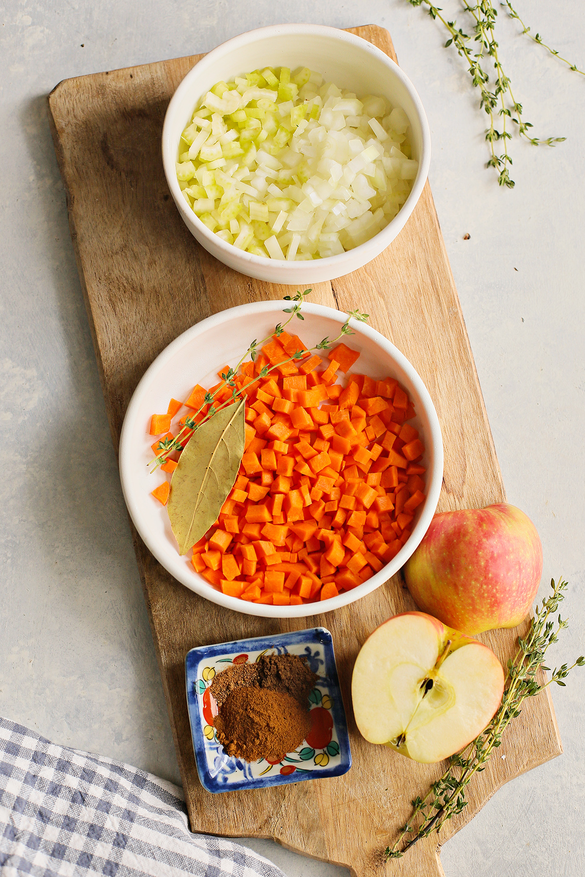 chopped ingredients to make butternut squash soup with apple