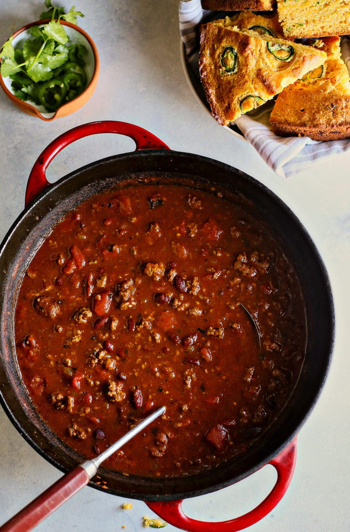 a pot of ground beef chili with kidney beans