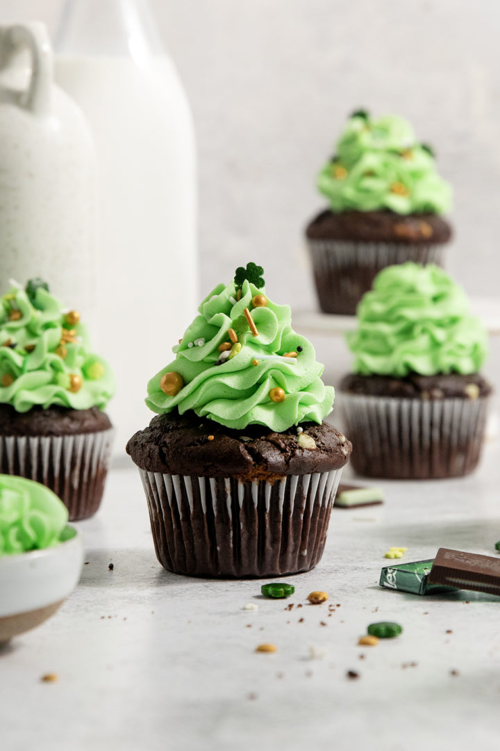 mint chocolate cupcakes with st patrick's day sprinkles