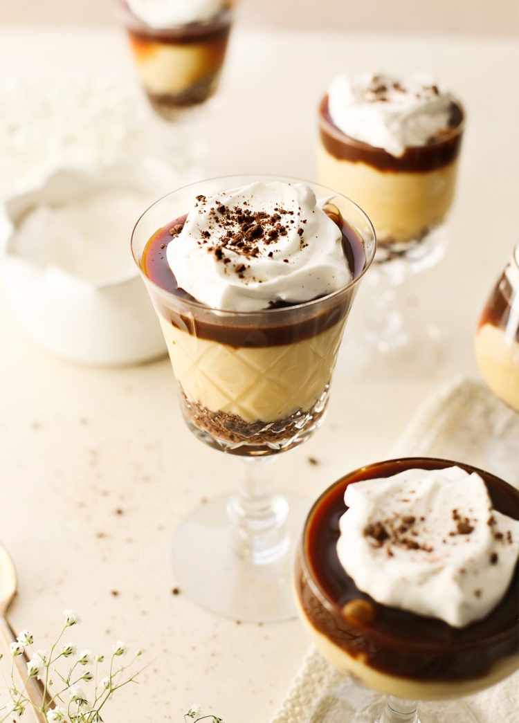 Budino in dessert glasses