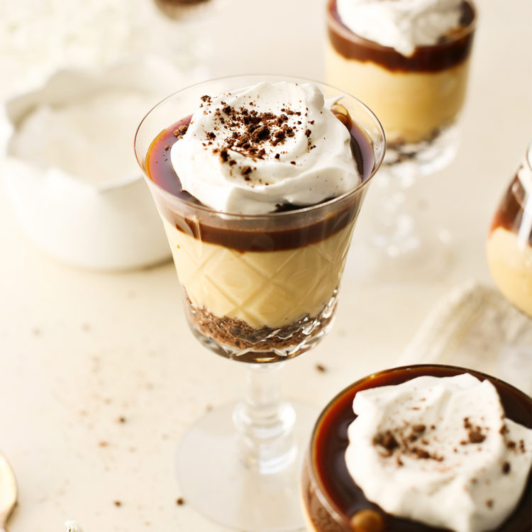 Budino in dessert glasses