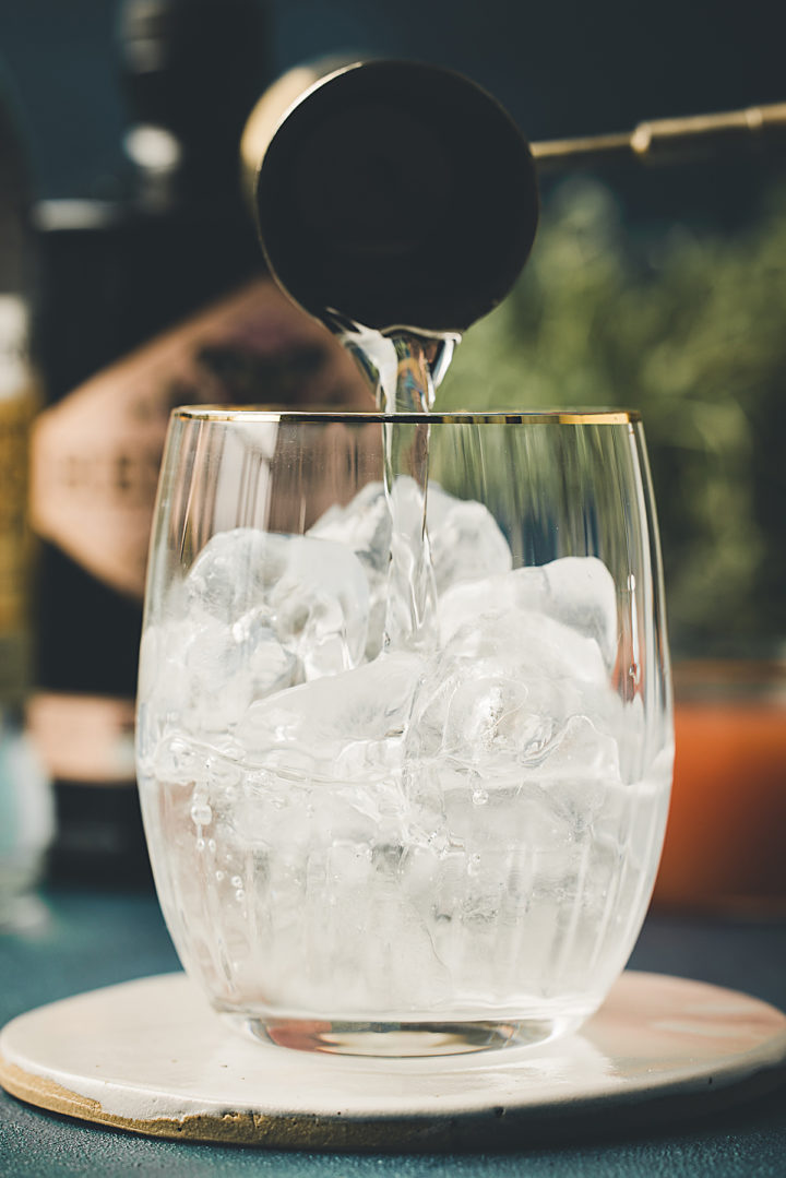 photo of step 1: how to make a grapefruit gin and tonic