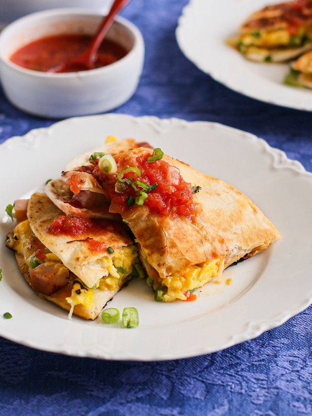 Easy Breakfast Quesadillas: Morning Flavor Boost!