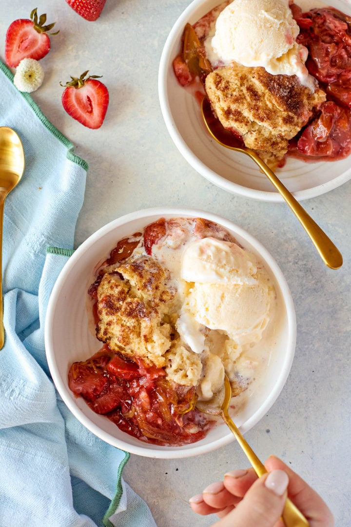 Looking for a no-fuss spring dessert? This easy strawberry rhubarb cobbler comes together in under 30 minutes with simple pantry ingredients. The biscuit topping is spooned over a tangy fruit filling and baked to golden perfection. Whether you’re serving a crowd or treating yourself, this rhubarb and strawberry cobbler is comfort food at its best.
